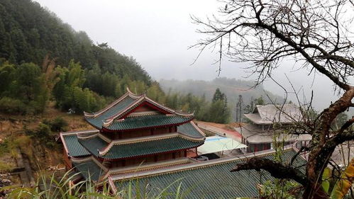 龙岩新罗惊现悬崖秘境 云中古寺的千年守望